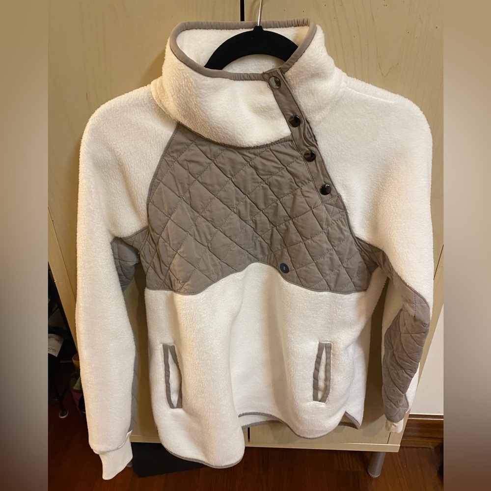 NWT Abercrombie fleece size small